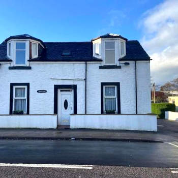 Cosy detached house in central location