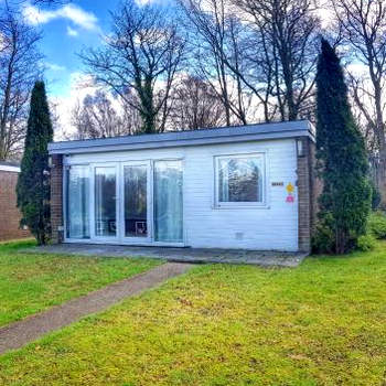Watkin - Snowdon Cabins Dog friendly holiday let - Caernarfon