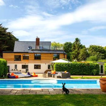 Stunning 5BR Home with Pool - 5 min to Beach