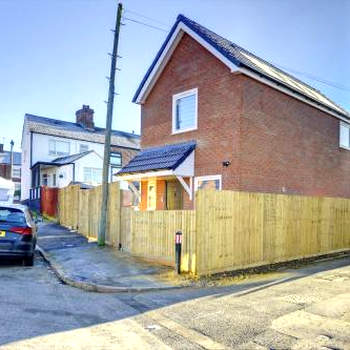 Modern 2BR House & Private parking & Kid-friendly