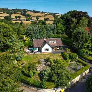 Little Acre, a spacious hidden gem with hot tub