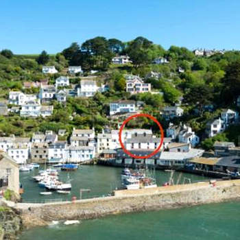 SPINDRIFT is A Beautiful Newly Refurbished THREE BEDROOM Private Family House located on the OLD HARBOUR and the COASTAL PATH in the Heart of Beautiful POLPERRO