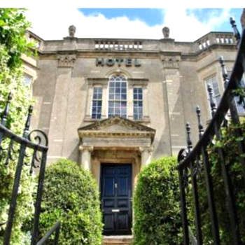 4 bed loft apartment overlooking historic town
