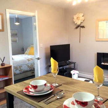 Lesbury Lodge - (a 'bijou residence') with hot tub