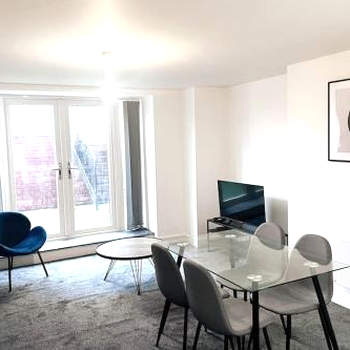Lovely 2-BR Flat near Salford Royal