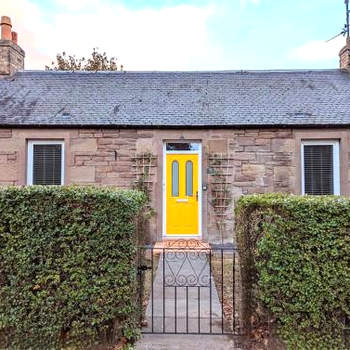 Parkview Cottage - Lovely home overlooking park