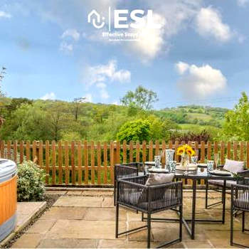 Luxurious 2 Bedroom Countryside Hot Tub Retreat in Stiperstones