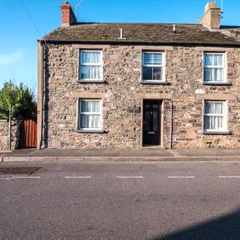 Cosy Welsh Cottage in St Davids Centre with Garden