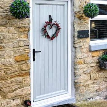 Beam End Snainton - Modern 2-bedroom Stone Cottage