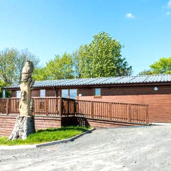 Tawny Lodge with Hot Tub