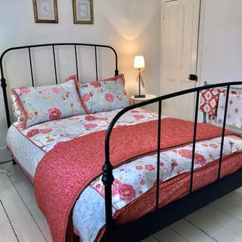 Charming Bight Cottage moments from beach by Whitstable-Holidays
