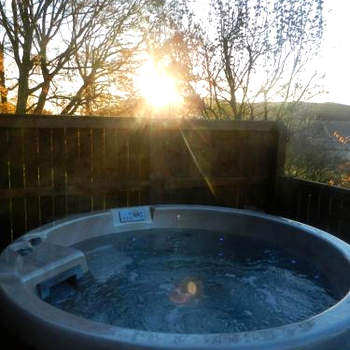 Silver Birch Lodge with Hot Tub