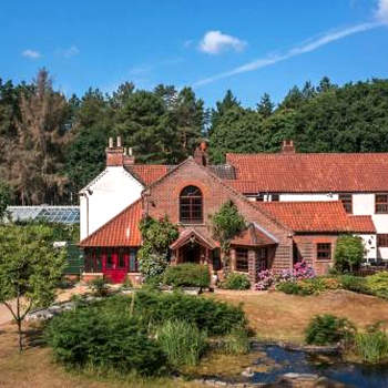 Warren House Aylsham Sleeps 20 2 hot tubs