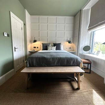 Rooms Above Sugar Boat