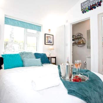 The Bearded Goat Den - A rural retreat at this modern holiday cottage