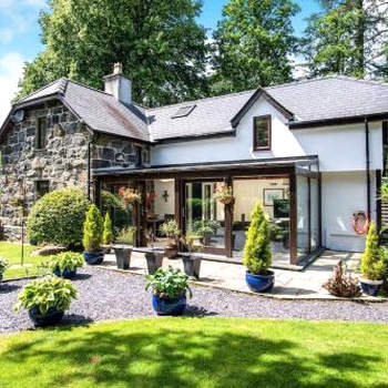 The Crossing Cottage - 3 bed property with games room on the Llŷn Peninsula close to Snowdonia National Park