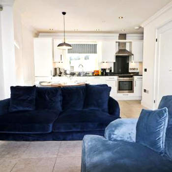 BEACHSIDE modern home, dogs welcome