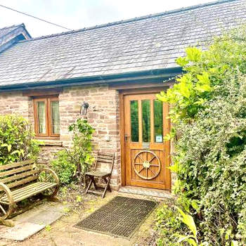 RURAL stone barn with Log Burner, tranquil setting