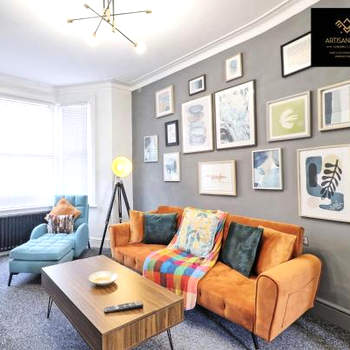 Vintage Vibes 2 bedroom house Southend-On-Sea with Private Parking I Families, Contractors, Insurance