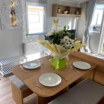 Stylish 3 Bedroom caravan near the Beach