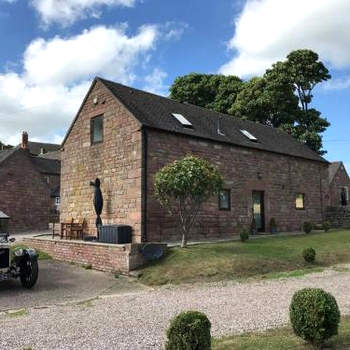 2 Bed Classy Peak District Cottage Barn Near Alton Towers, Polar Bears, Chatsworth House
