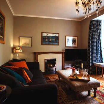 ALTIDO Stunning 5-bed house with Courtyard and Parking
