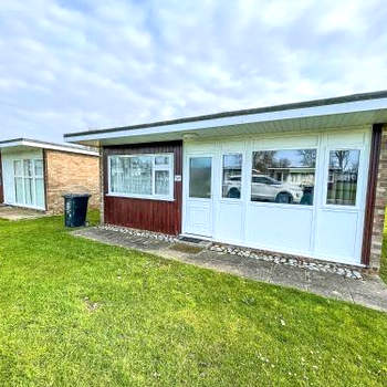 Beautiful Chalet With Free Wifi Nearby Hemsby Beach In Norfolk Ref 59096s