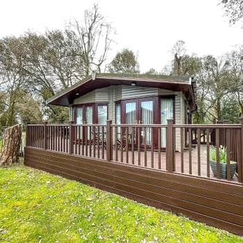 Pet Friendly, Luxury Lodge With Decking In Suffolk Near The Beach Ref 32108a