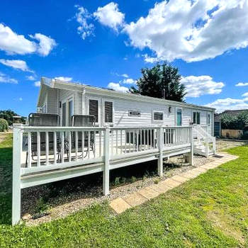 Stunning 4 Berth Lodge With Decking At Breydon Water In Norfolk Ref 10094b
