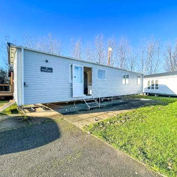 Beautiful Caravan At Manor Park Nearby Hunstanton Beach Ref 23030w
