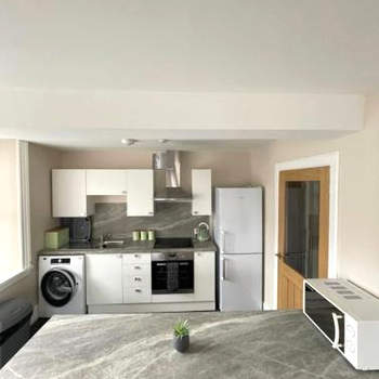 Central 2 bedroom apartment