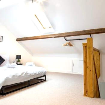 BIG Monthly DIS, Central, Modern, 2bed APT, Sleeps up to 5