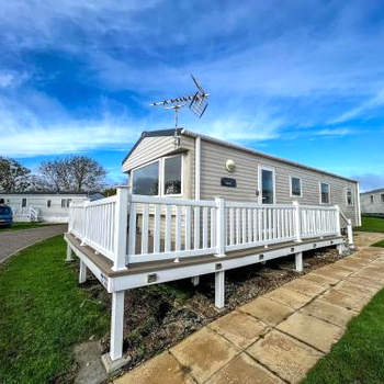 8 Berth Caravan With Decking At Kessingland Beach Holiday Park Ref 90030sg