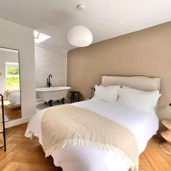 A Beautiful 3 Bedroom 17th Century Stone cottage