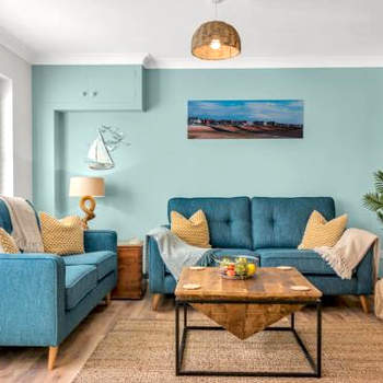 Pass the Keys Stunning 2 Bed House by the Sea