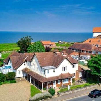 Overcliff Lodge, Mundesley sea view, sleeps 22