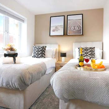 Stylish House - Close to City Centre and Luton Airport - Free Parking, Super-Fast Wifi, Garden and Smart TV with Netflix by Yoko Property
