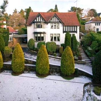 Edwardian Manor near Glasgow City with HEATED POOL & HOT TUB