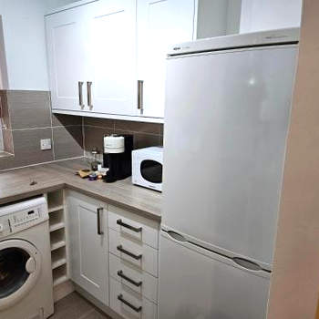 1 bed modern flat