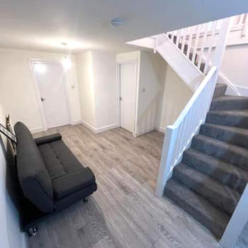 Spacious 2 Bedroom Apartement
